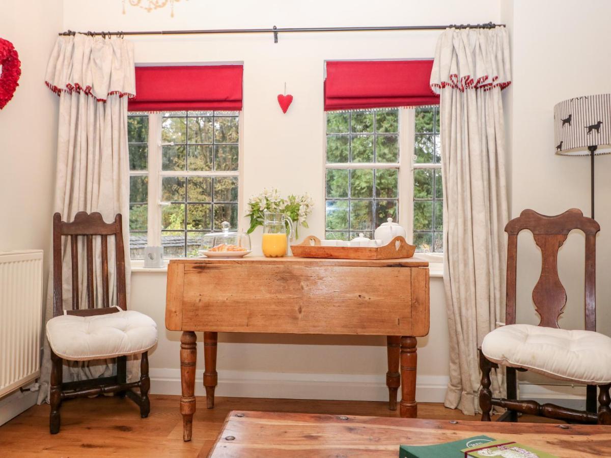 October Cottage Страуд Екстер'єр фото